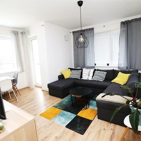 Samorin - Apartment In The Center - Private Parking - Klimatizacia מראה חיצוני תמונה