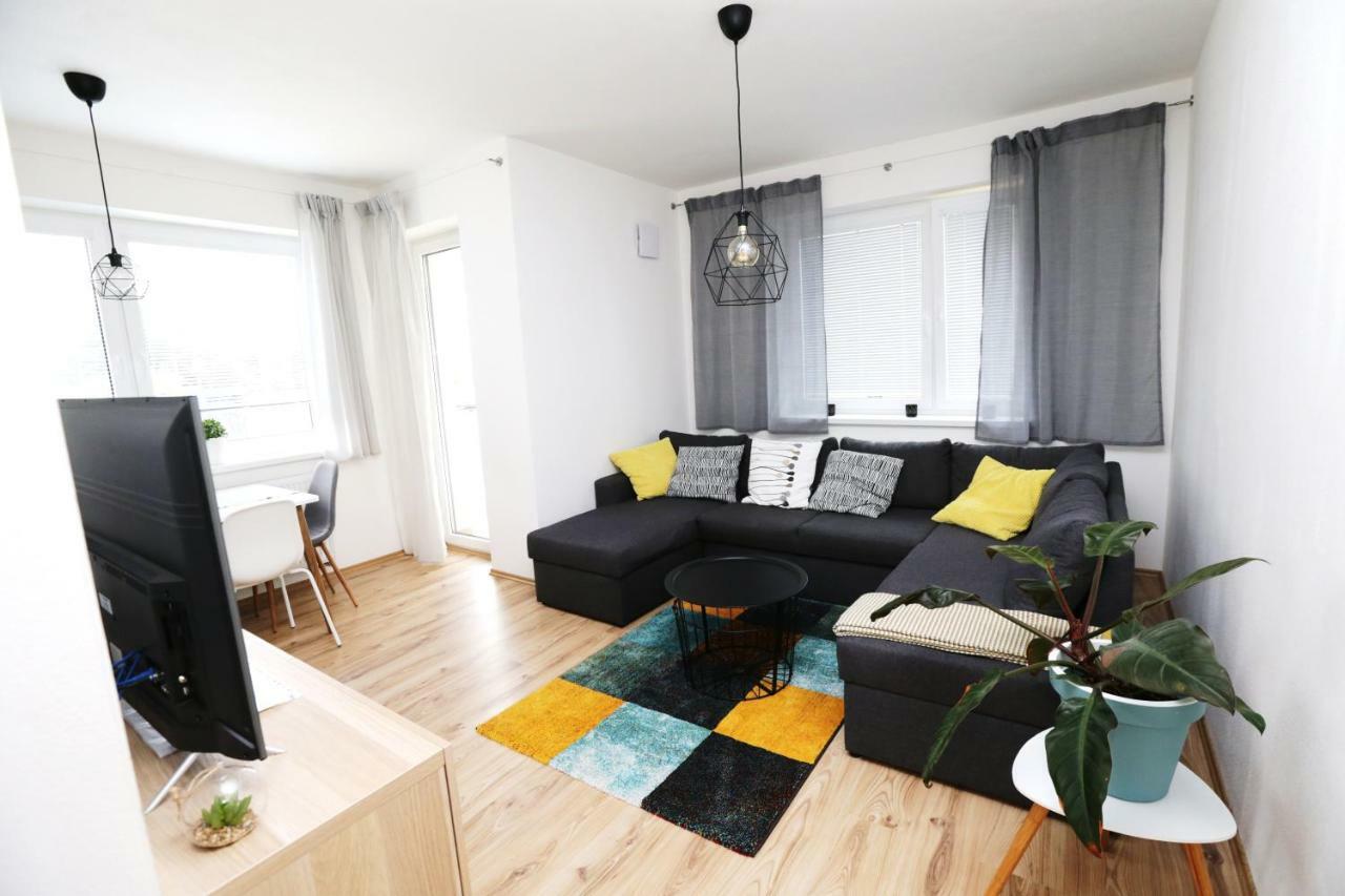 Samorin - Apartment In The Center - Private Parking - Klimatizacia מראה חיצוני תמונה