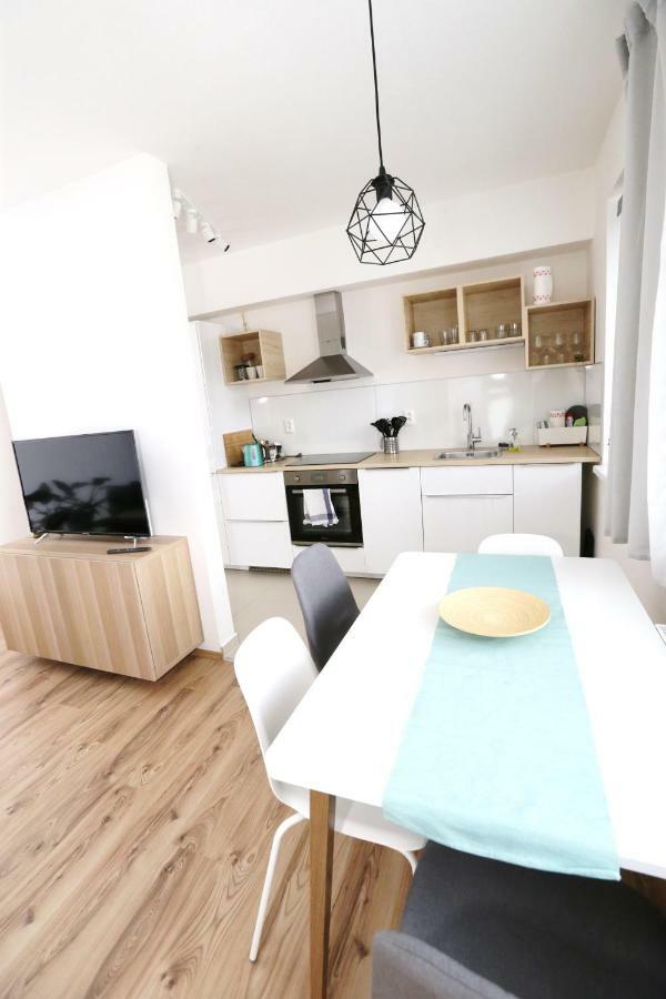 Samorin - Apartment In The Center - Private Parking - Klimatizacia מראה חיצוני תמונה