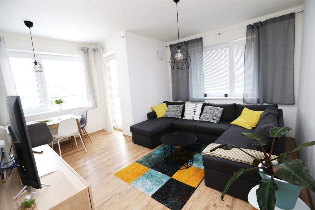 Samorin - Apartment In The Center - Private Parking - Klimatizacia מראה חיצוני תמונה