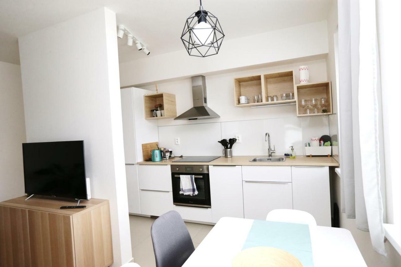 Samorin - Apartment In The Center - Private Parking - Klimatizacia מראה חיצוני תמונה