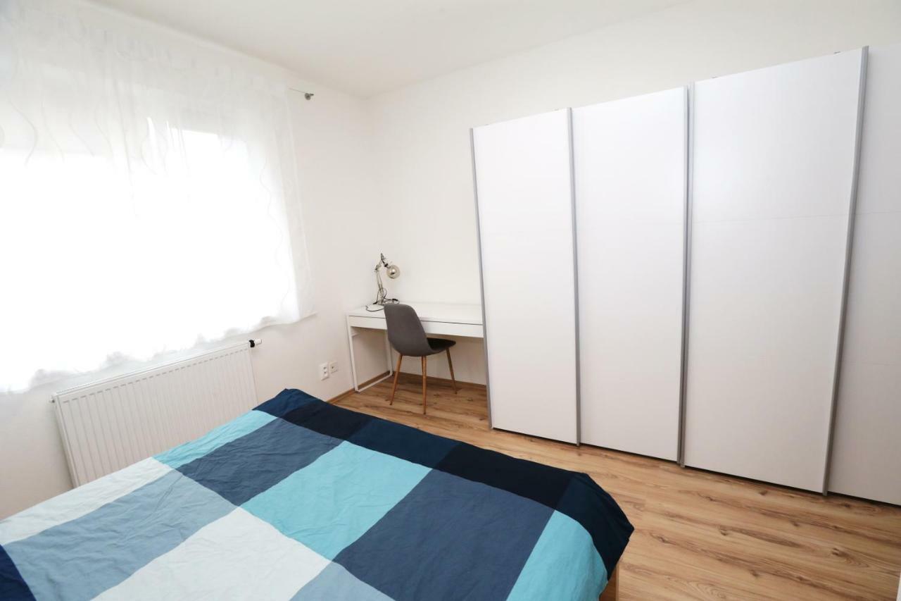 Samorin - Apartment In The Center - Private Parking - Klimatizacia מראה חיצוני תמונה